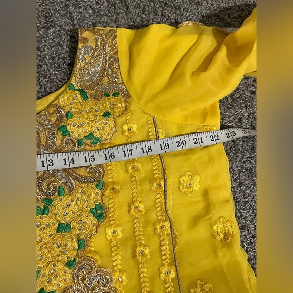 Yellow and Silver Embellished Tunic with Raglan Sleeves - Picture 12 of 13